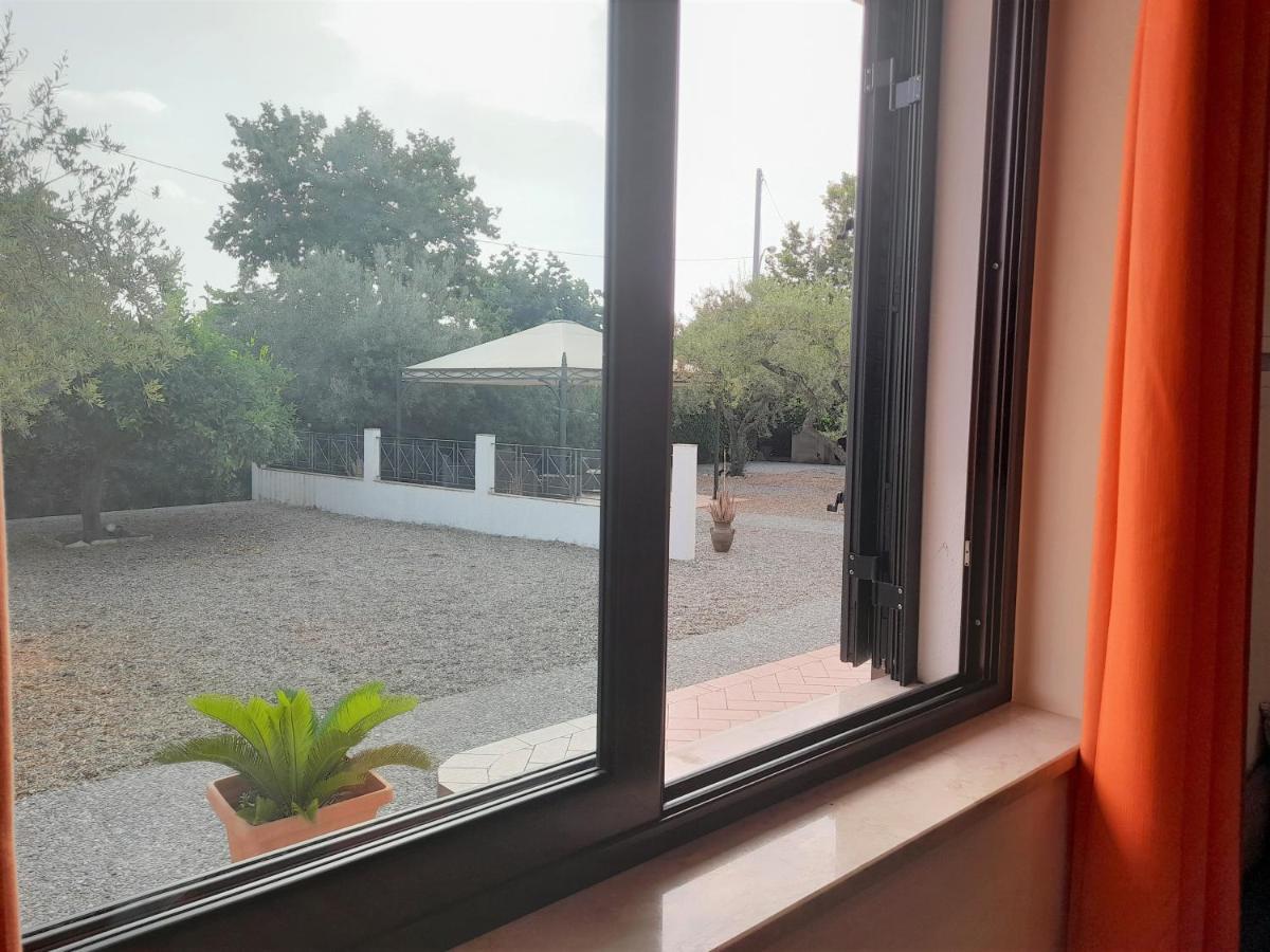 B&B Il Giardino Di Zefiro Gioiosa Marea Exterior photo