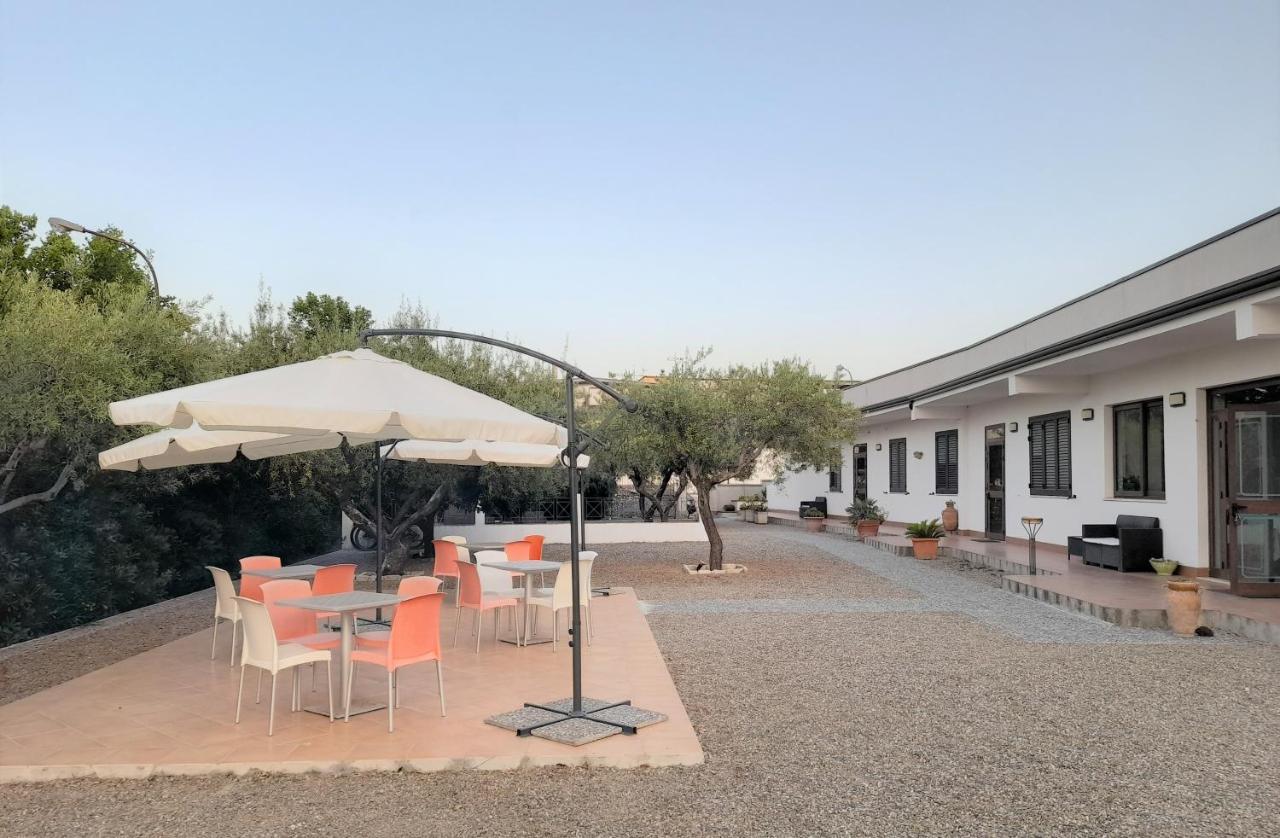 B&B Il Giardino Di Zefiro Gioiosa Marea Exterior photo