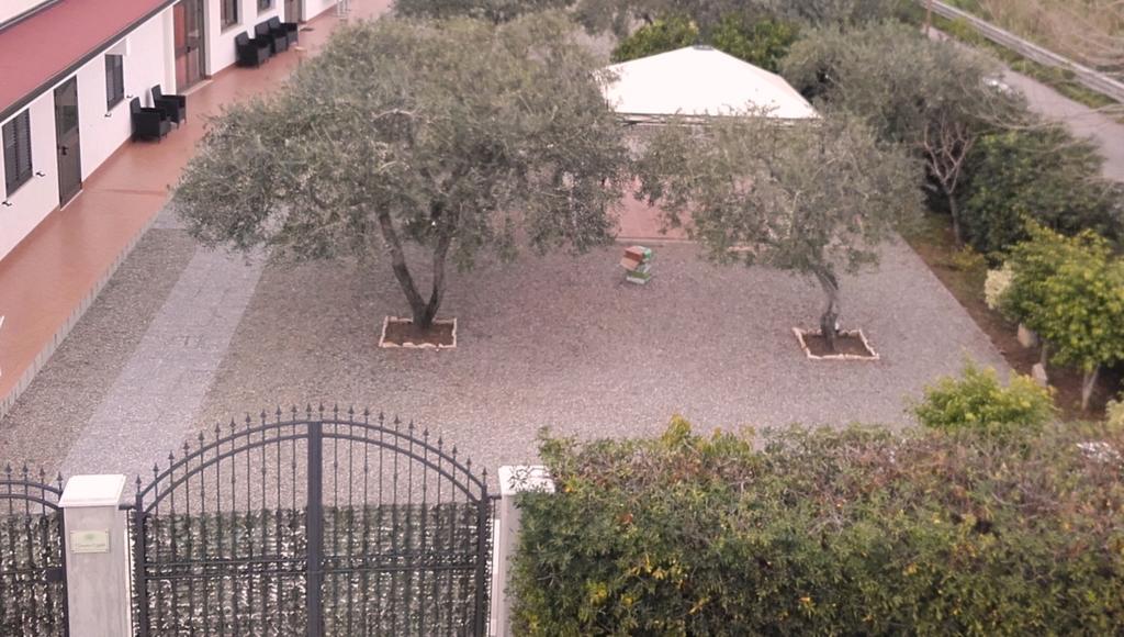 B&B Il Giardino Di Zefiro Gioiosa Marea Exterior photo